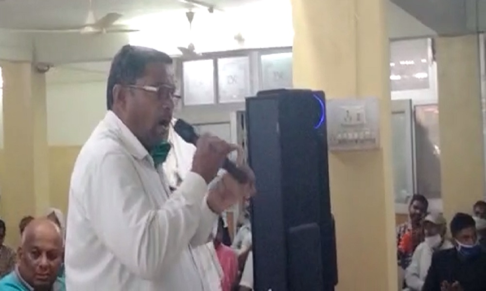 सीईओ की अभद्र टिप्पणी से नाराज हुए पंचायत कर्मी, खोला मोर्चा : SATNA NEWS